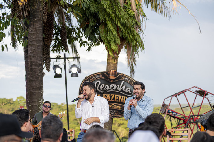 Cleber & Cauan celebram trajetória de sucessos com uma grande edição da “Resenha na Fazenda” em Luziânia :: Sertanejo Hits Brasil