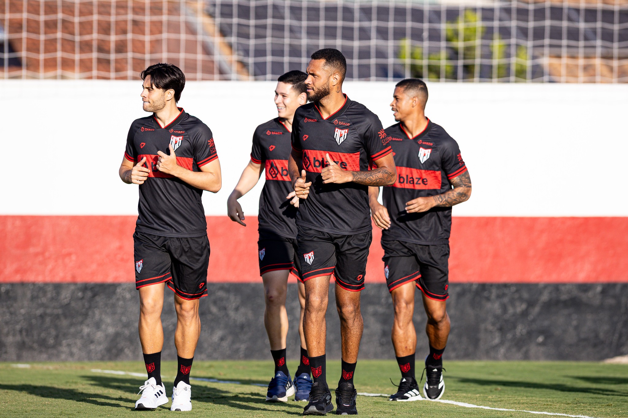 Atlético-GO tem salários atrasados; Adson cita R$ 16 mi a receber