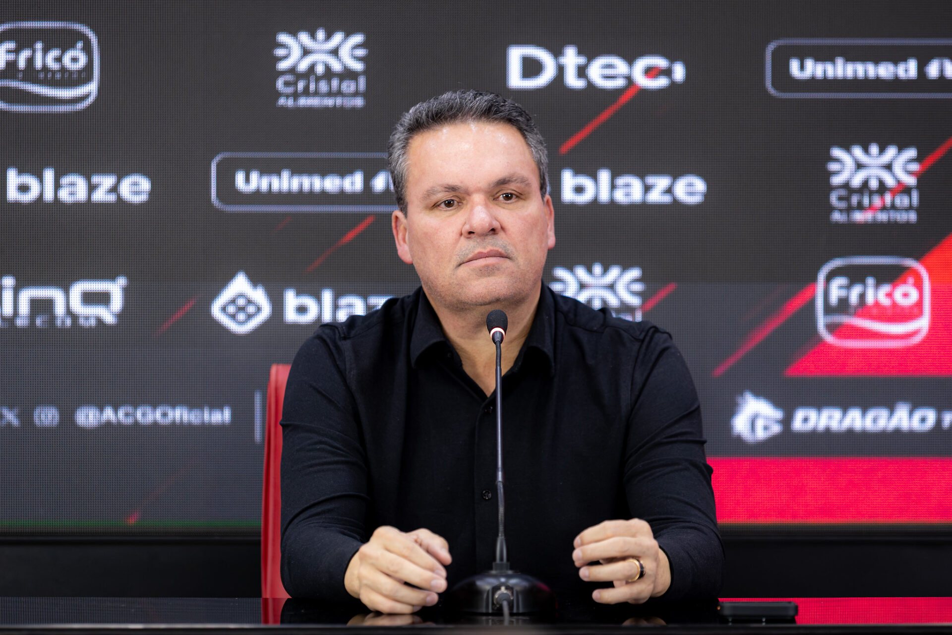 Adson Batista detalha dívidas e garante solução no Atlético-GO