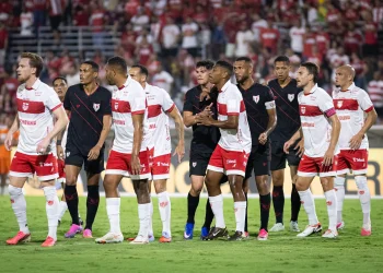 Atlético-GO sofre três gols na etapa final e perde duelo direto para o CRB