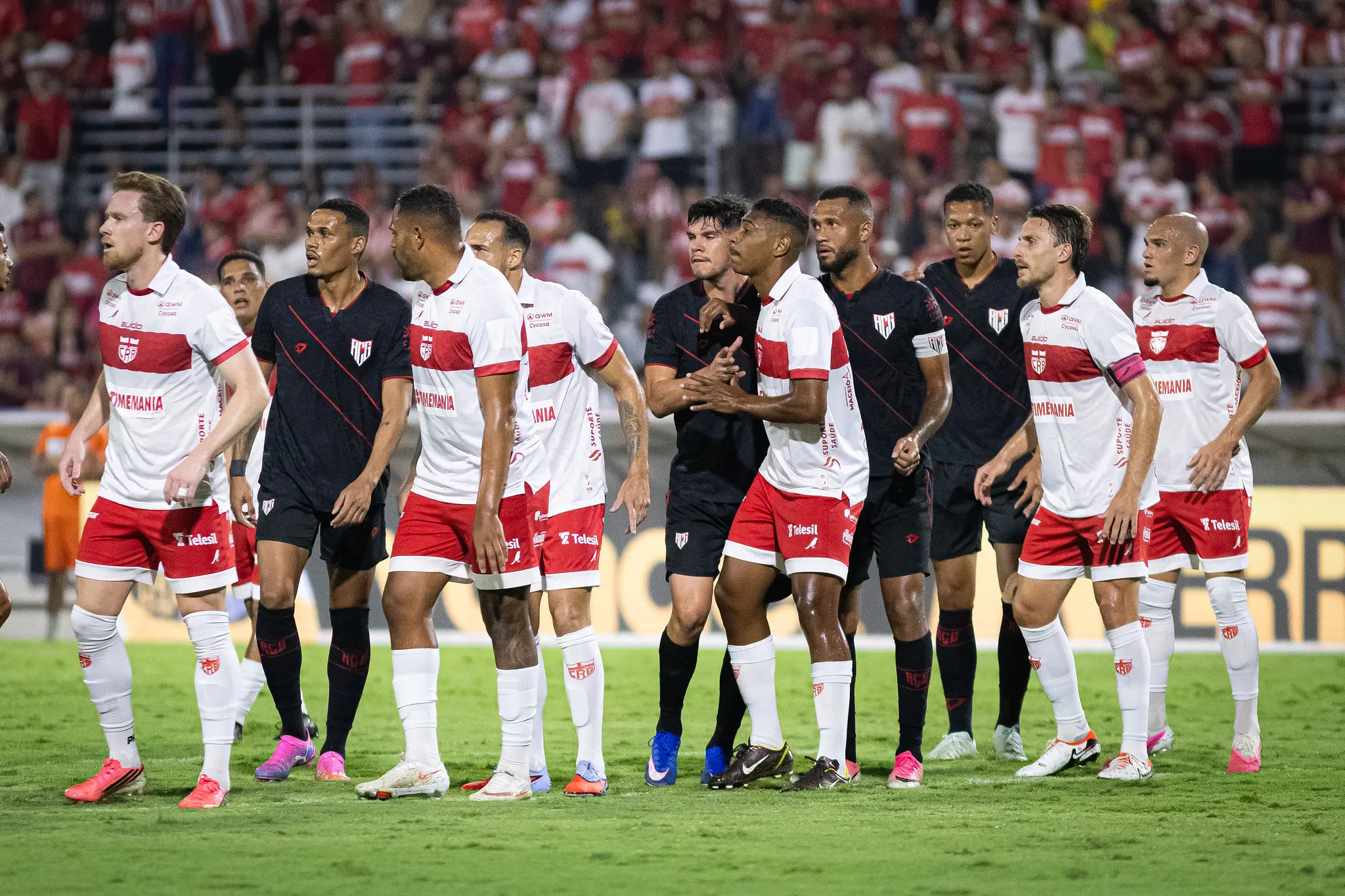 Atlético-GO sofre três gols na etapa final e perde duelo direto para o CRB