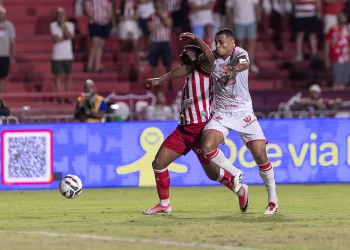 Vila Nova vence Náutico e assume liderança da Série B