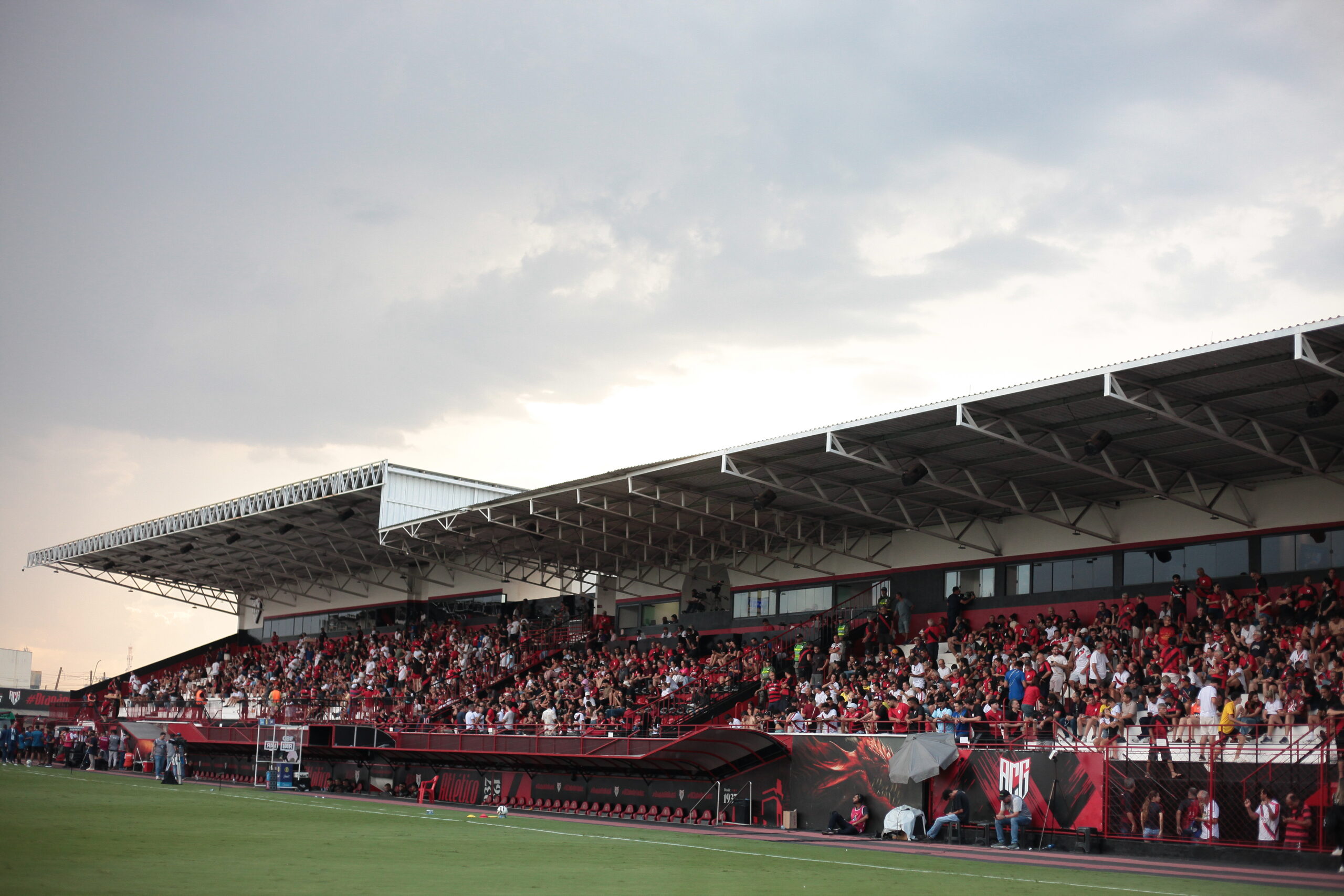 A Redação | Atlético Goianiense sofre outro transfer ban da Fifa