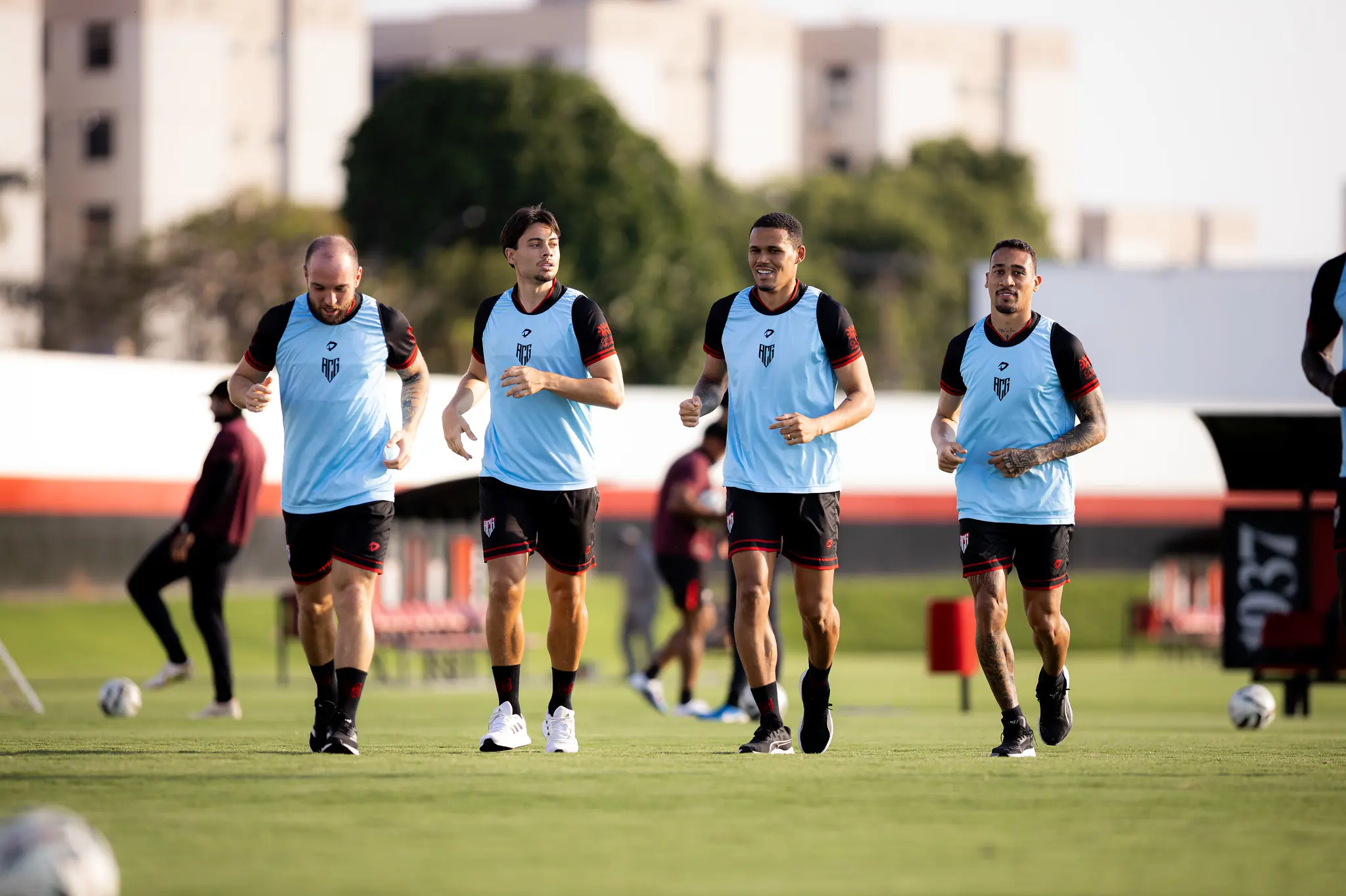 Em nota oficial, atletas do Atlético-GO cobram salários, direitos de imagem e FGTS atrasados