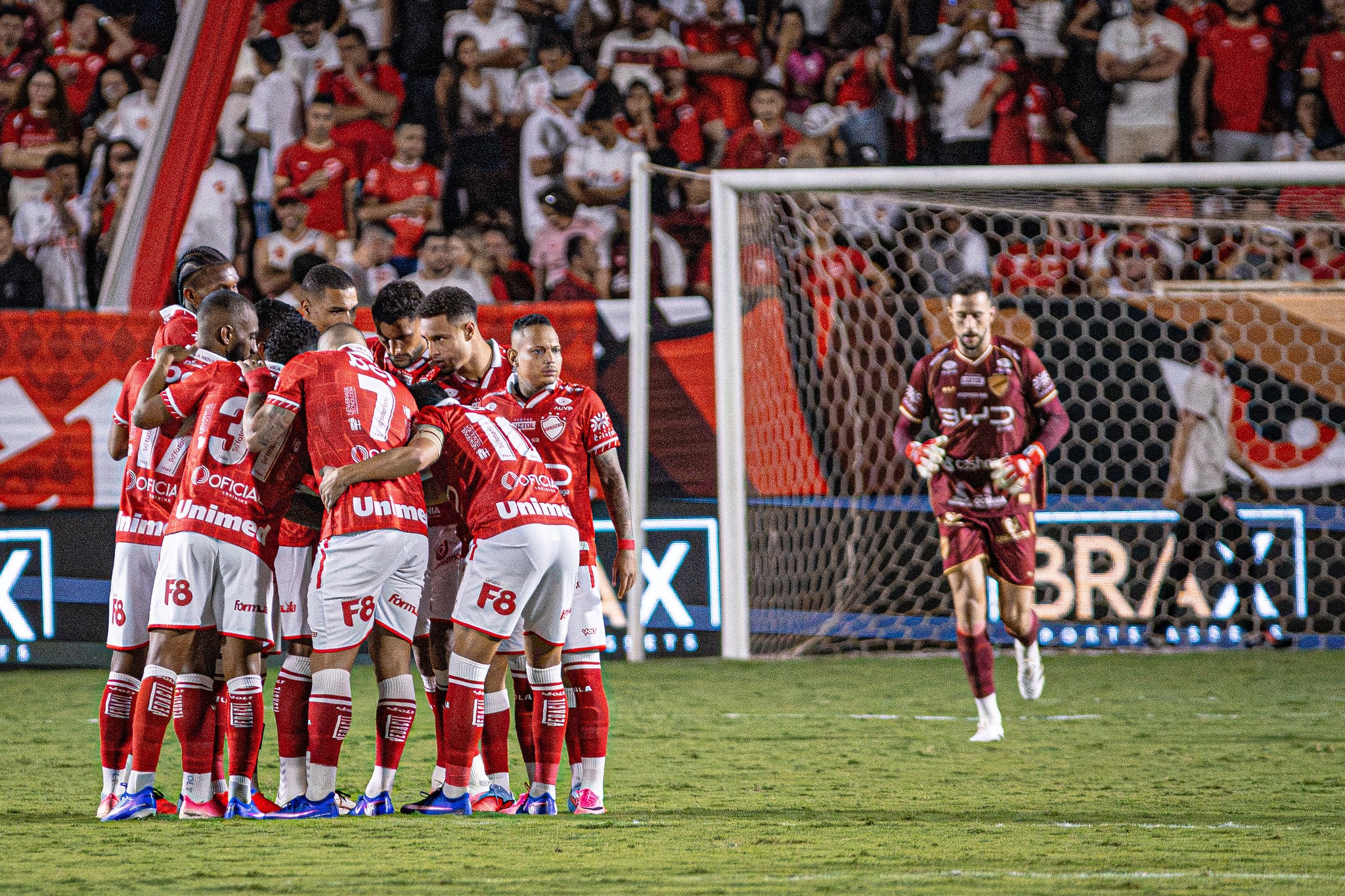 Hugo Jorge Bravo reclama da arbitragem após empate do Vila Nova