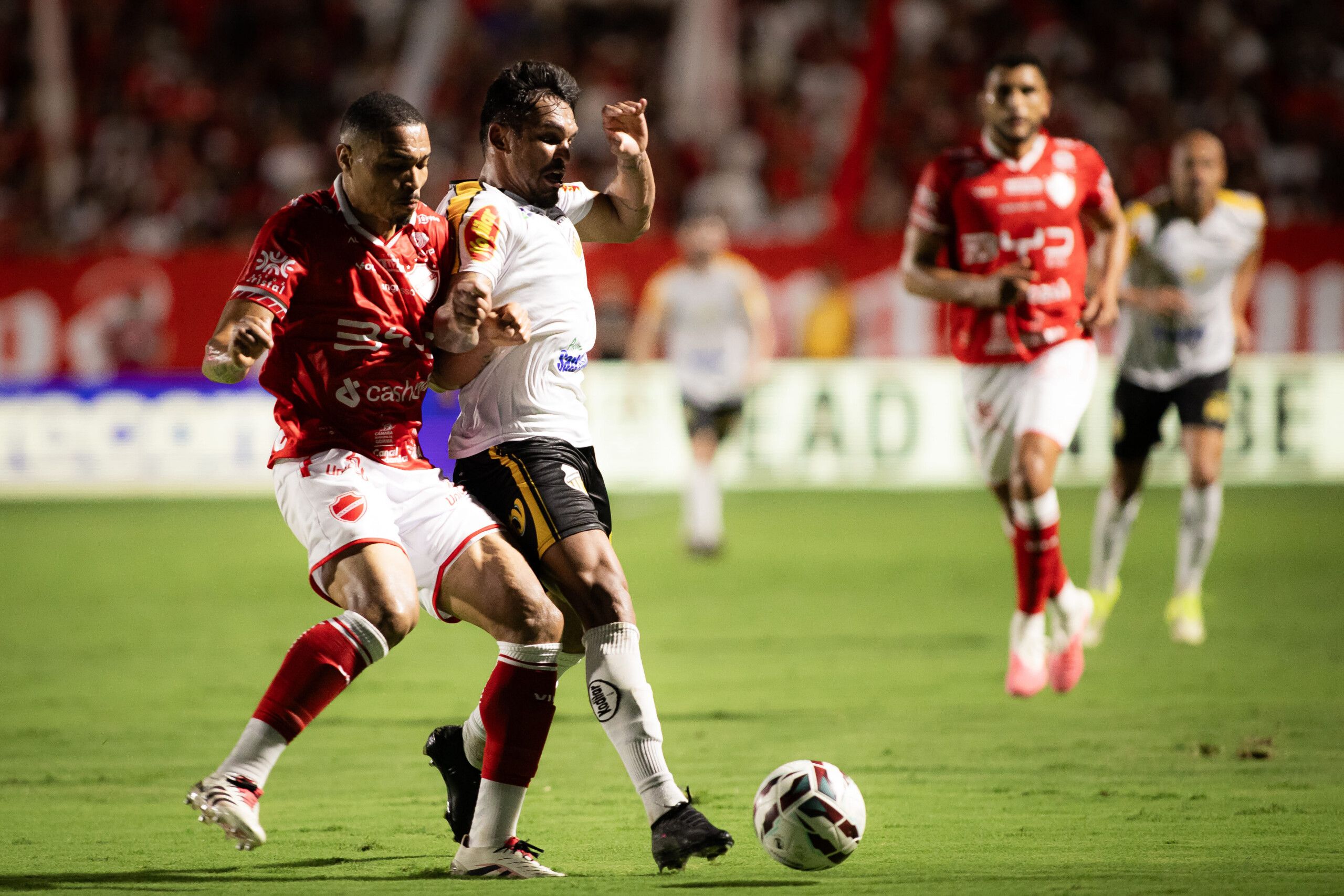 Veja as chances de acesso na Série B após empate entre líderes