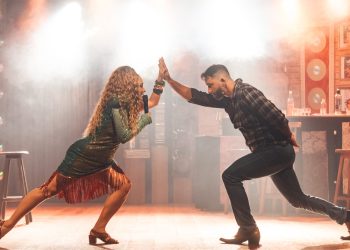 Musical sobre arrocha ganha nova programação em Salvador após 20 sessões esgotadas