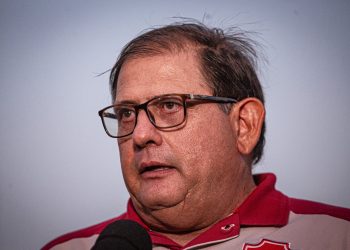 Guto Ferreira valoriza consistência do Vila na Série B: “estamos vencendo jogos importantes”