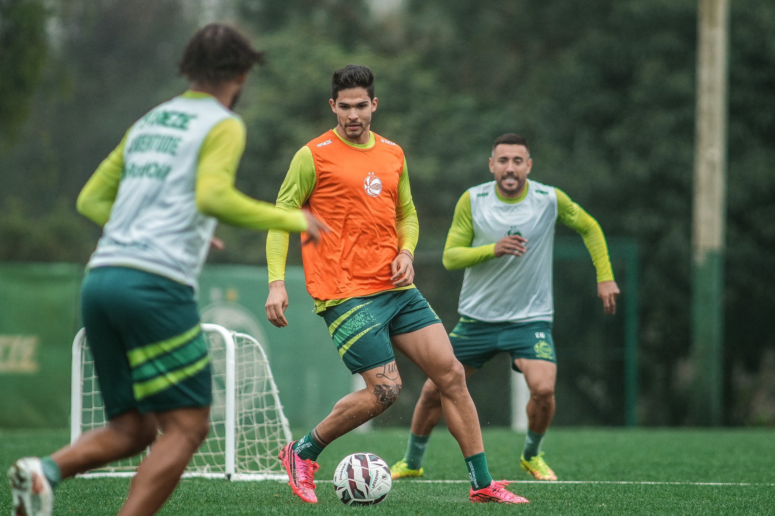 Centroavante marca primeiro gol pelo Juventude e projeta decisão diante do Vila Nova: “Todos estão 100%”