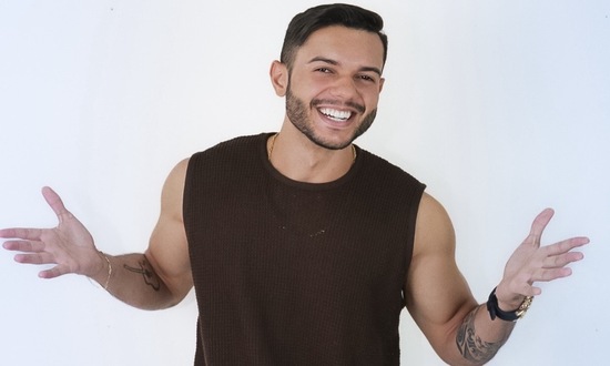 Íkaro Mendes leva arrocha para o mundo com releituras internacionais