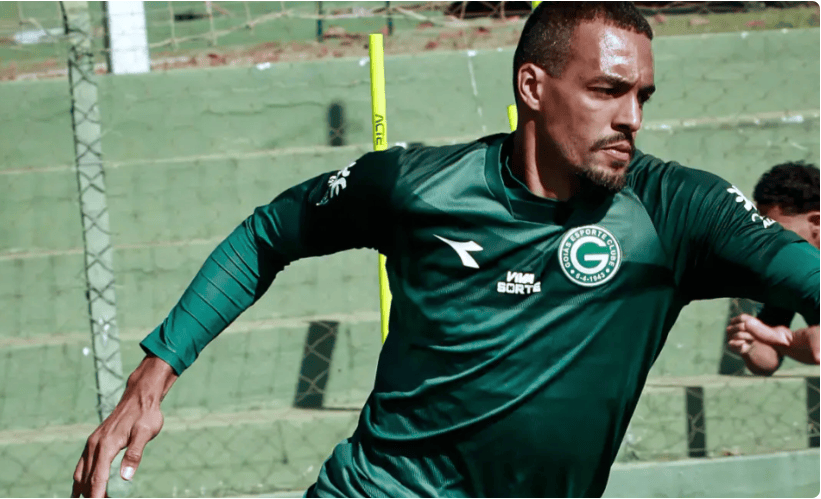 Zagueiro do Goiás está fora dos gramados por duas partidas após julgamento do STJD