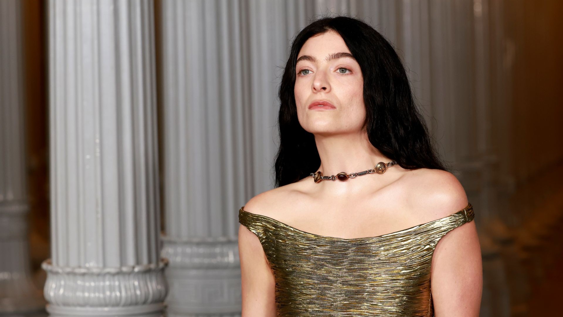 Lorde critica o Spotify por descrições de músicas geradas por IA feitas de forma descuidada