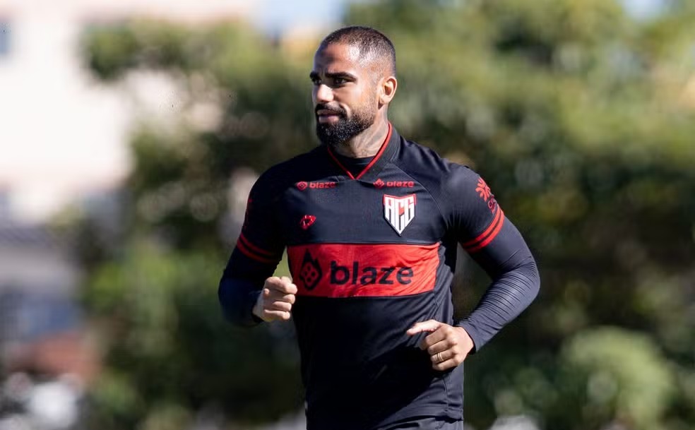 Netinho pega pena mínima após julgamento do STJD e fica à disposição no Atlético