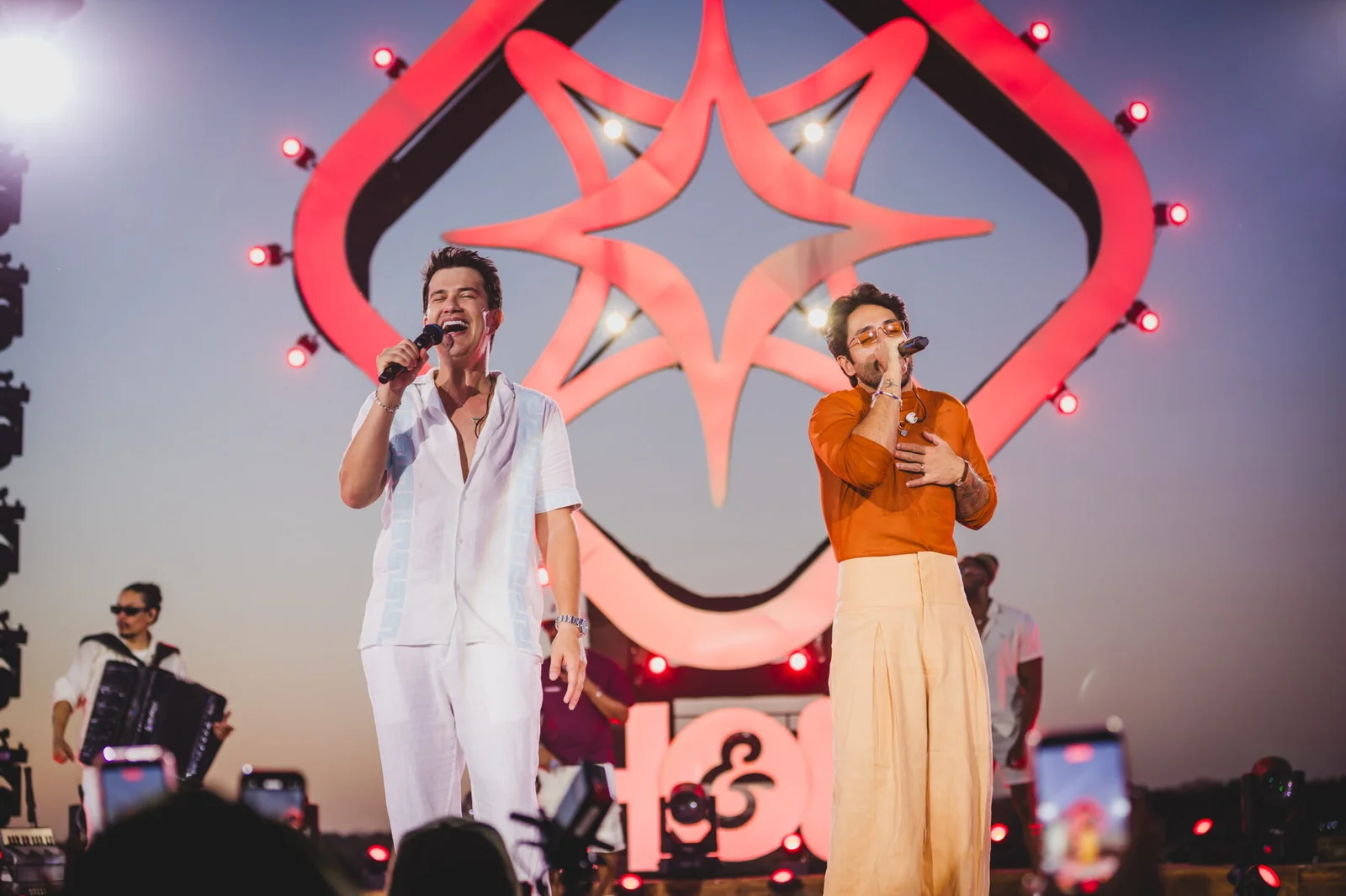 Hugo & Guilherme lançam EP ao vivo com “Flash” após música alcançar o Top 100 global do Spotify