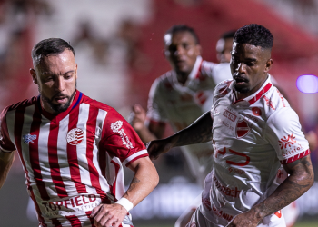 Vila Nova assume liderança e Avaí luta contra rebaixamento