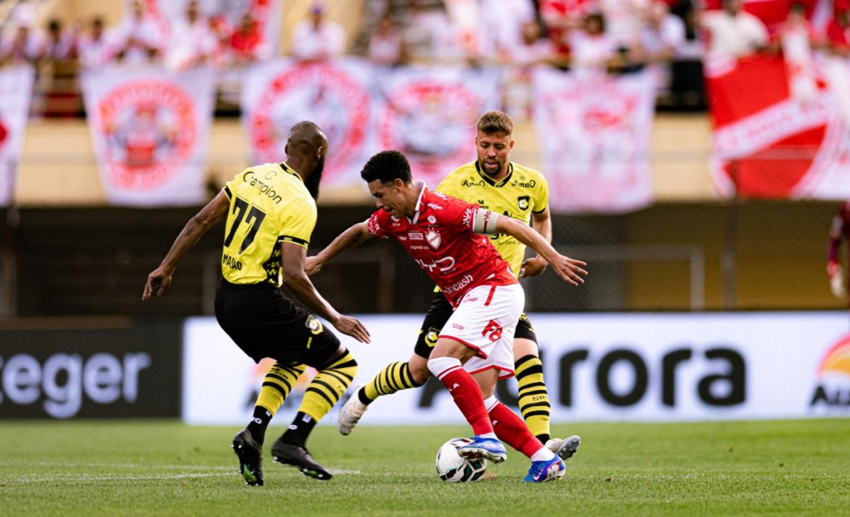 A Redação | Vila Nova pede esclarecimentos à Comissão de Arbitragem por tempo de acréscimo no jogo contra o São Bernardo