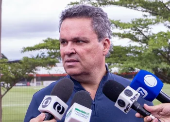 Indefinição sobre Terans leva Atlético-GO a procurar novo meia no mercado