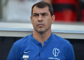 Corinthians sonda Fábio Carille e Vojvoda para assumir o time