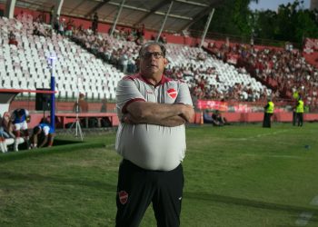 Vila Nova: Guto Ferreira destaca liderança e confiança no acesso