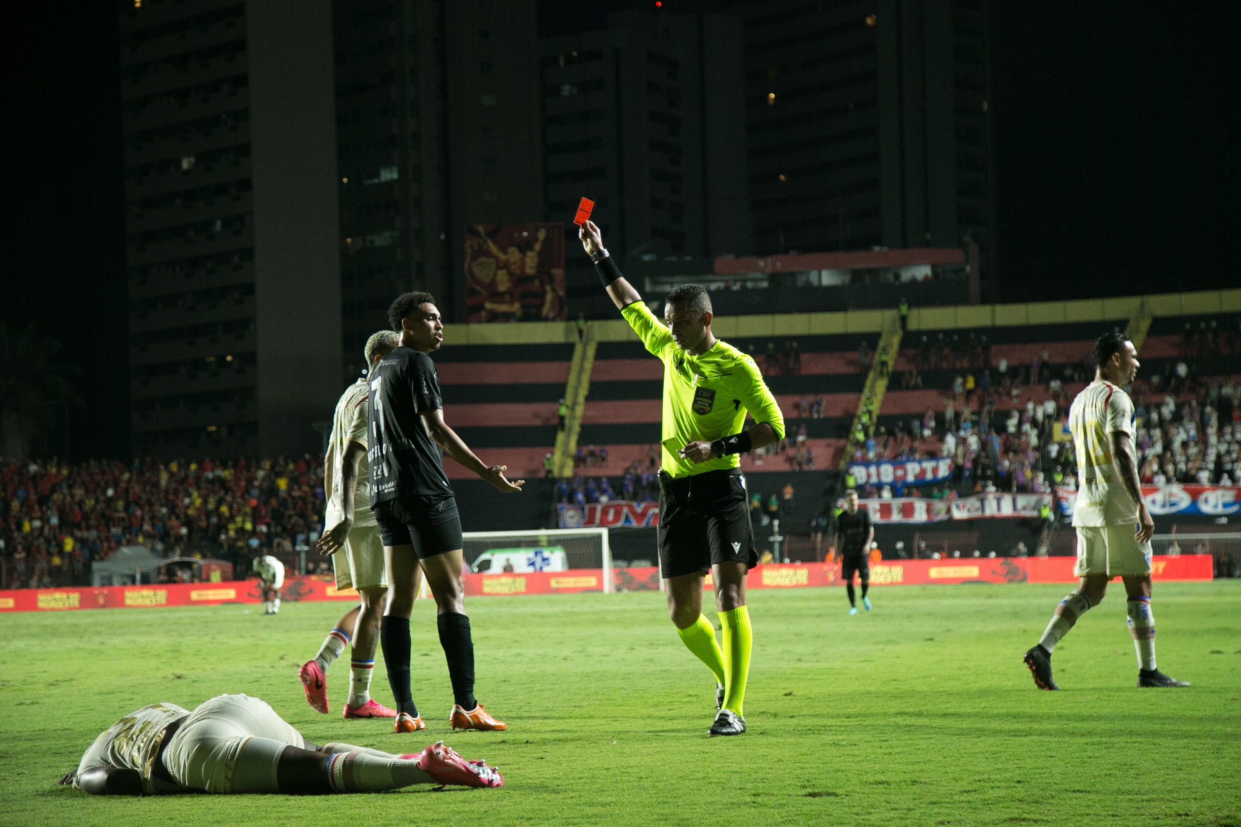 Atuações: Ajul é expulso, e Sport perde do Fortaleza na Ilha; dê suas notas – ge