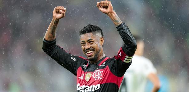 Flamengo pega o Estudiantes com Bruno Henrique e Saúl entre os titulares