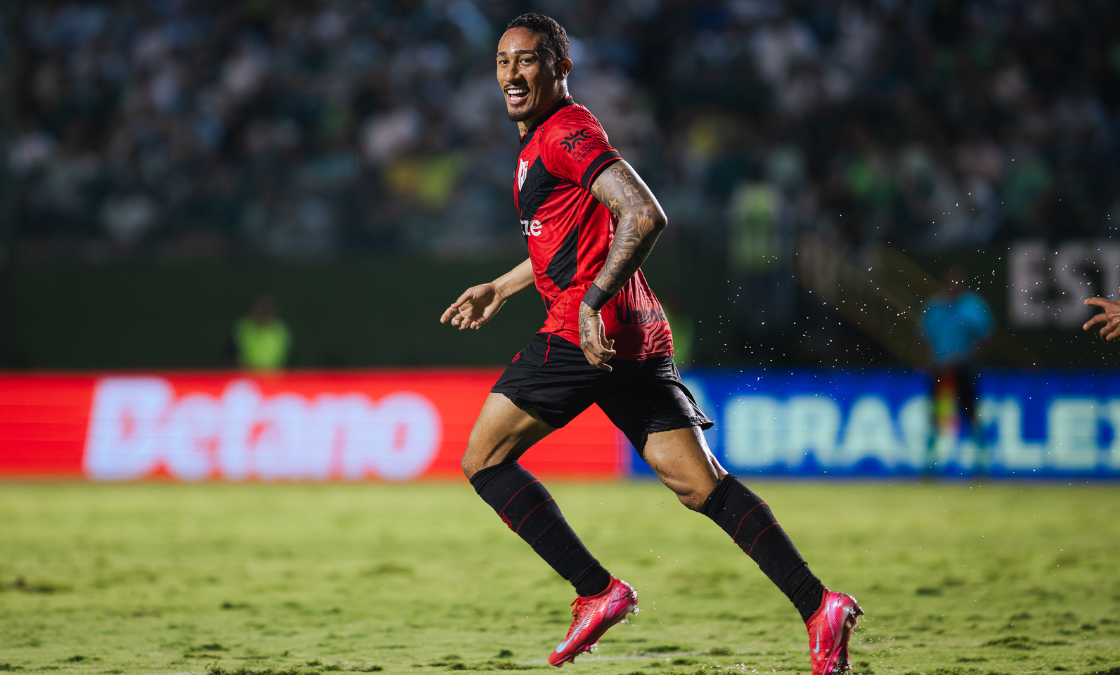 Atlético Goianiense vence o Goiás e entra no G6 da Série B