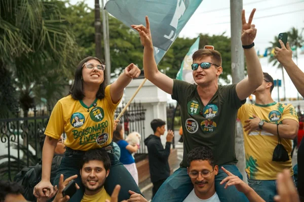 Funks de direita entram no Top 50 do Spotify após eleição