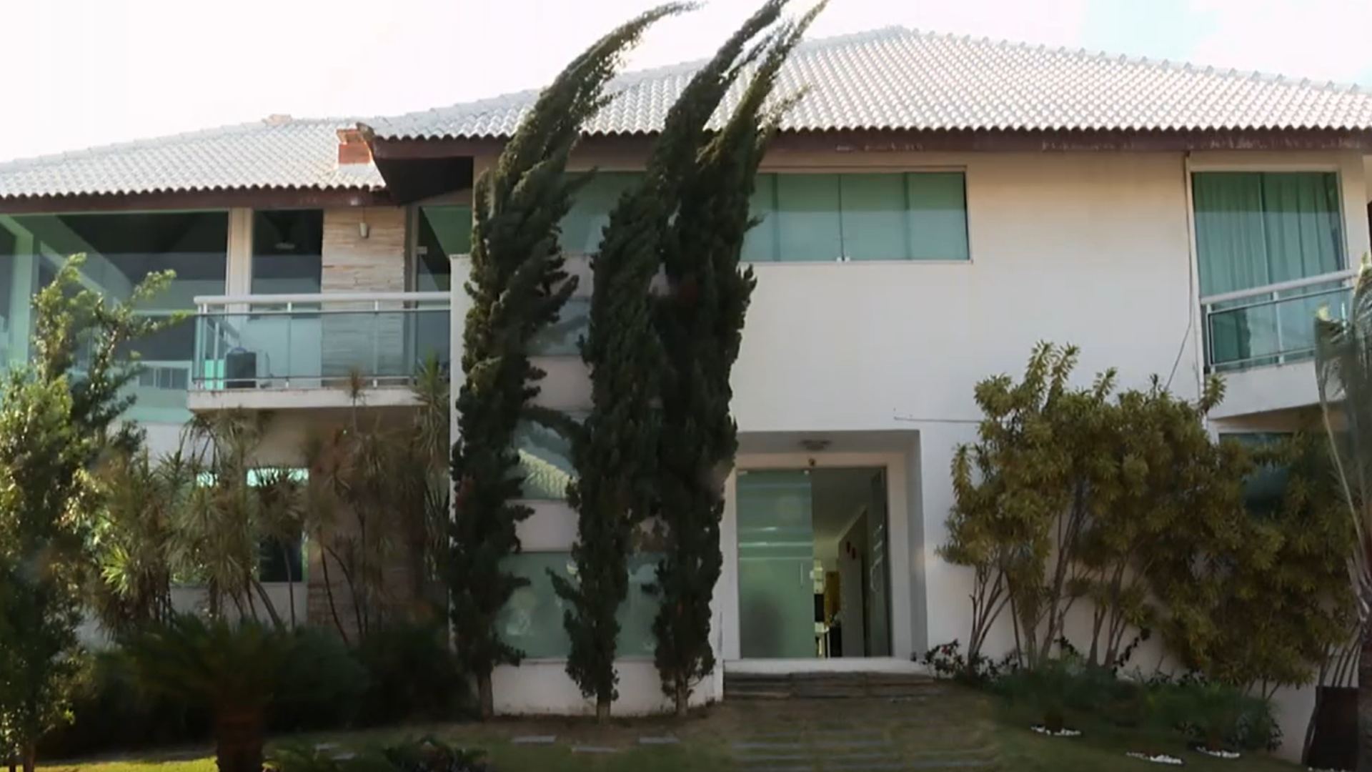 Galã do sertanejo, cantor já morou em casa de dois andares com estúdio de música e decoração feita pela mãe