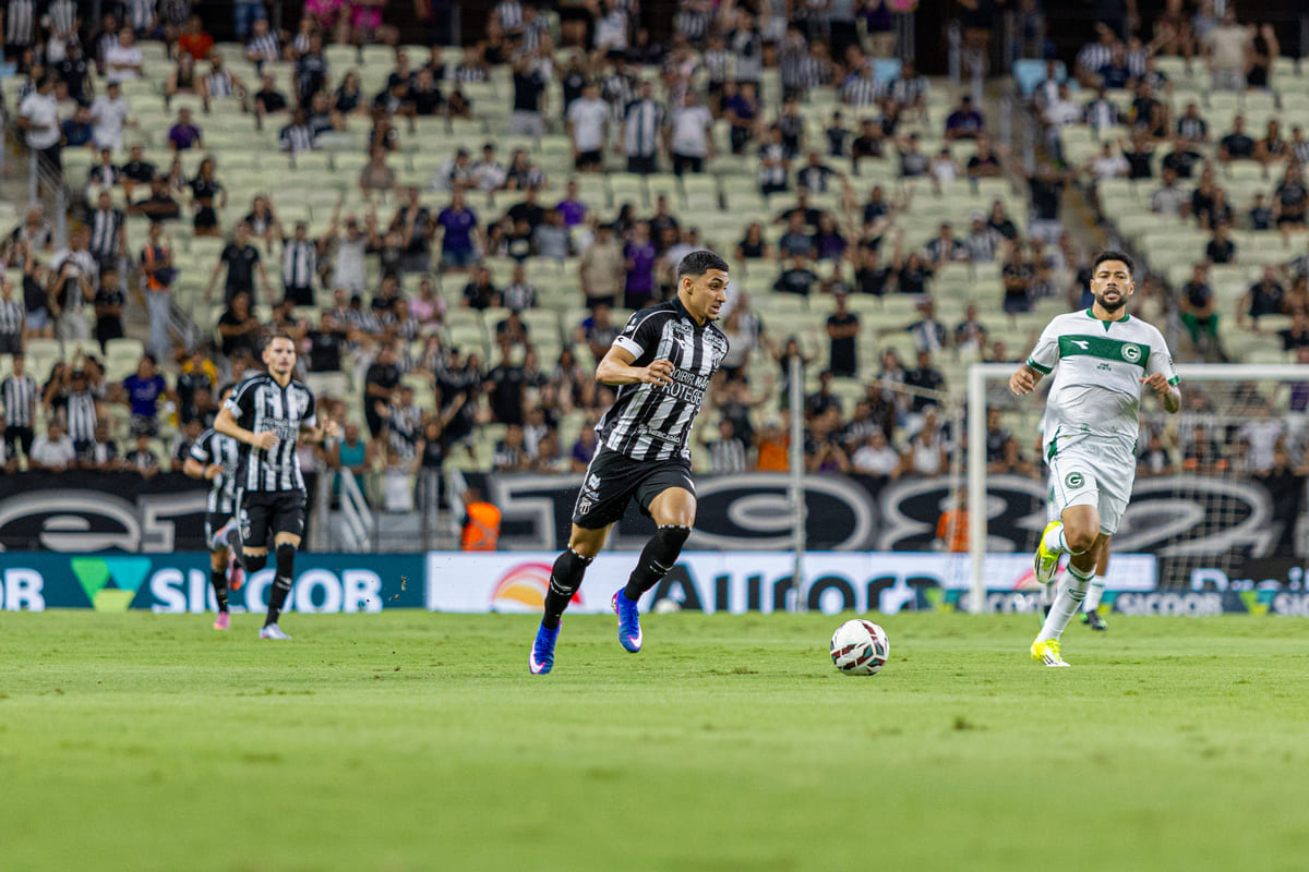 Com gols nos acréscimos, Goiás vence o Ceará por 2 a 0 na Arena Castelão e se aproxima do G6 da Série B