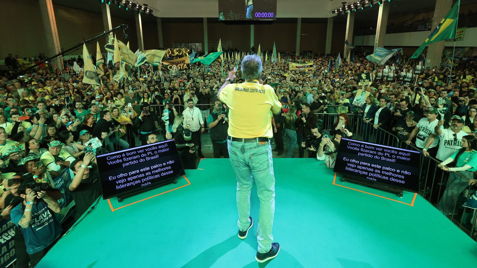Sertanejos pró-Flávio ganharam R$ 600 milhões em shows sem licitação desde 2024