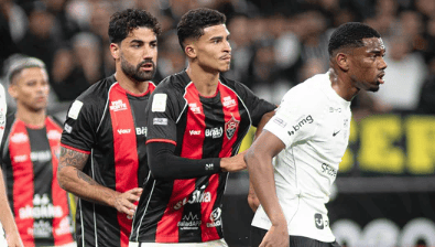 Corinthians empata com Vitória e evita nona derrota seguida no Brasileirão