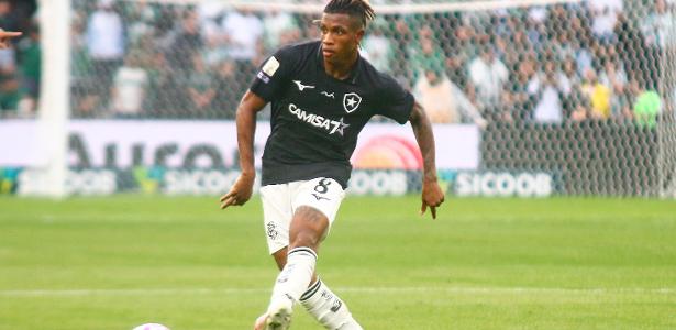 Sem Tite, Botafogo empata com o Coritiba após gol de Danilo