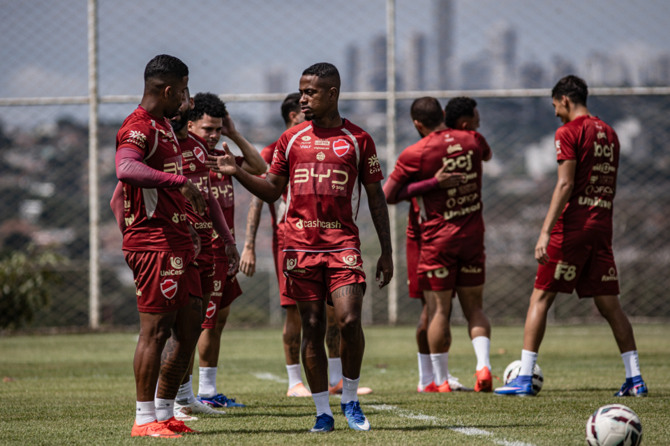 Guto Ferreira define Vila Nova para encarar o Novorizontino