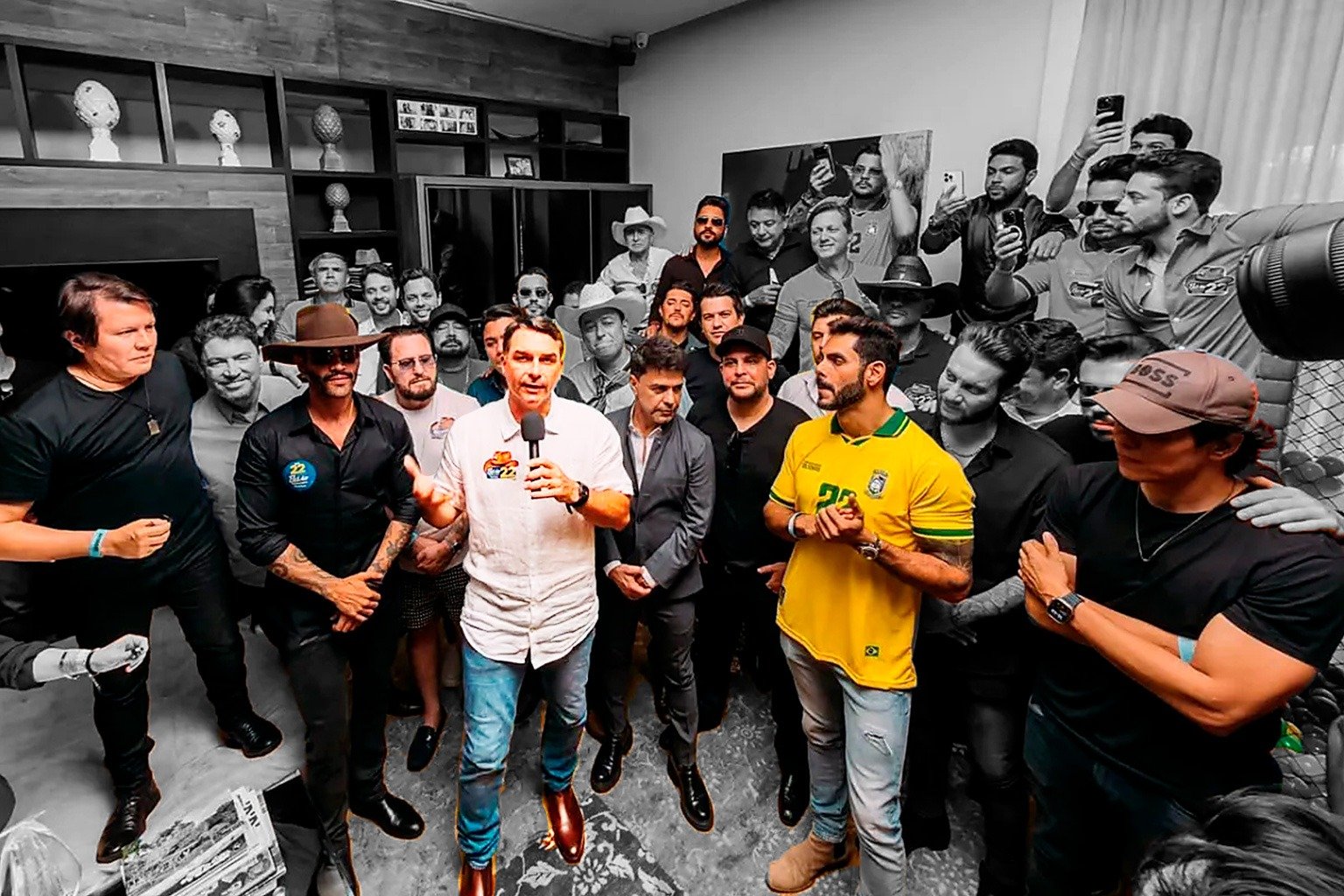Sertanejos pró-Flávio ganharam R$ 600 milhões em shows sem licitação desde 2024