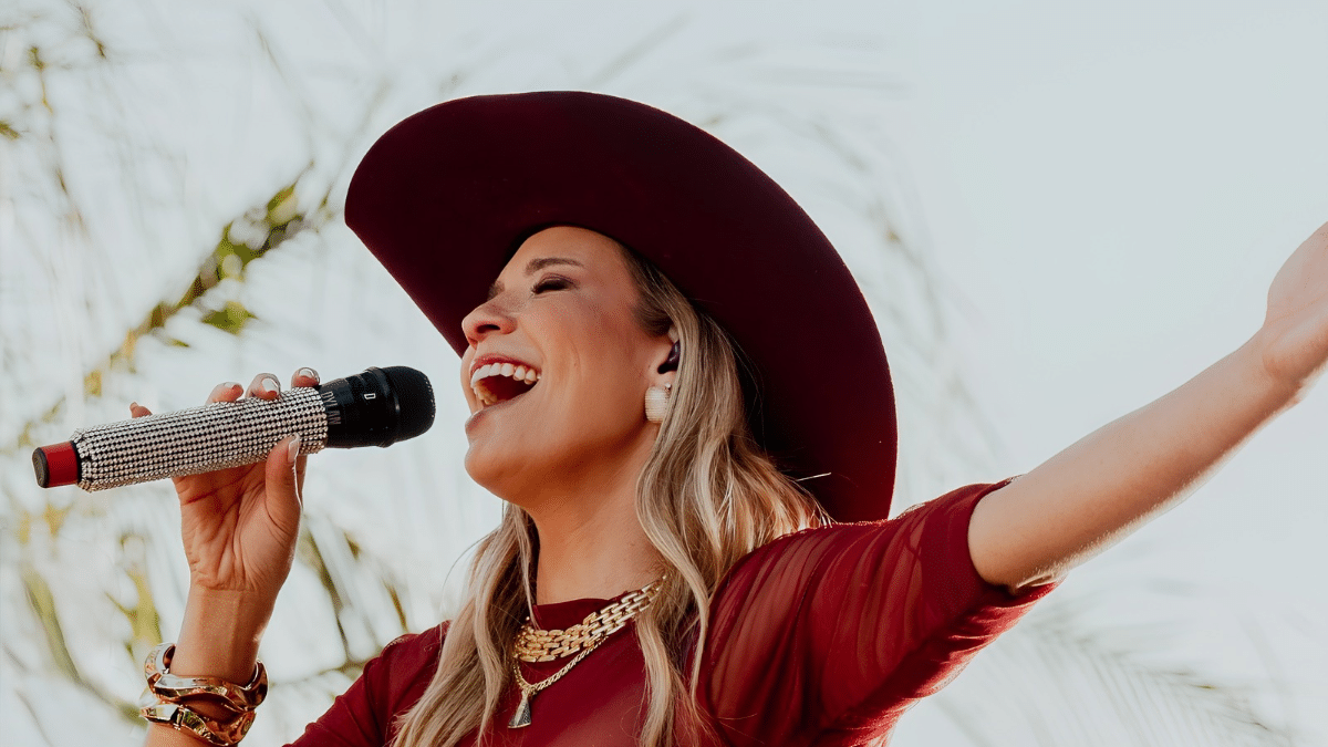 Cantora sertaneja de Piracicaba chega ao topo das rádios do Brasil; conheça Elis Justi