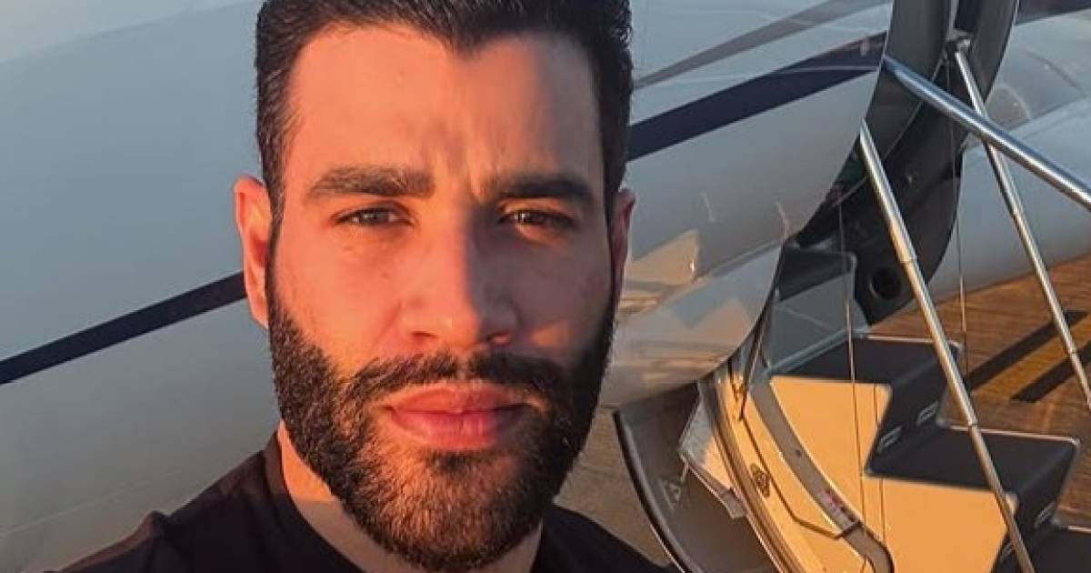Gusttavo Lima declara voto em Flávio Bolsonaro durante show