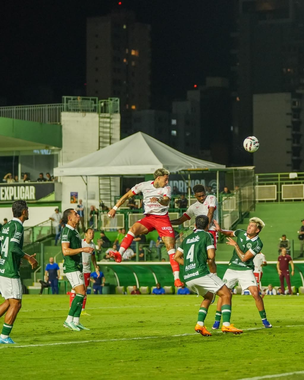 Na Serrinha, Goiás empata sem gols com o Náutico e desperdiça chance de se aproximar do G6 da Série B