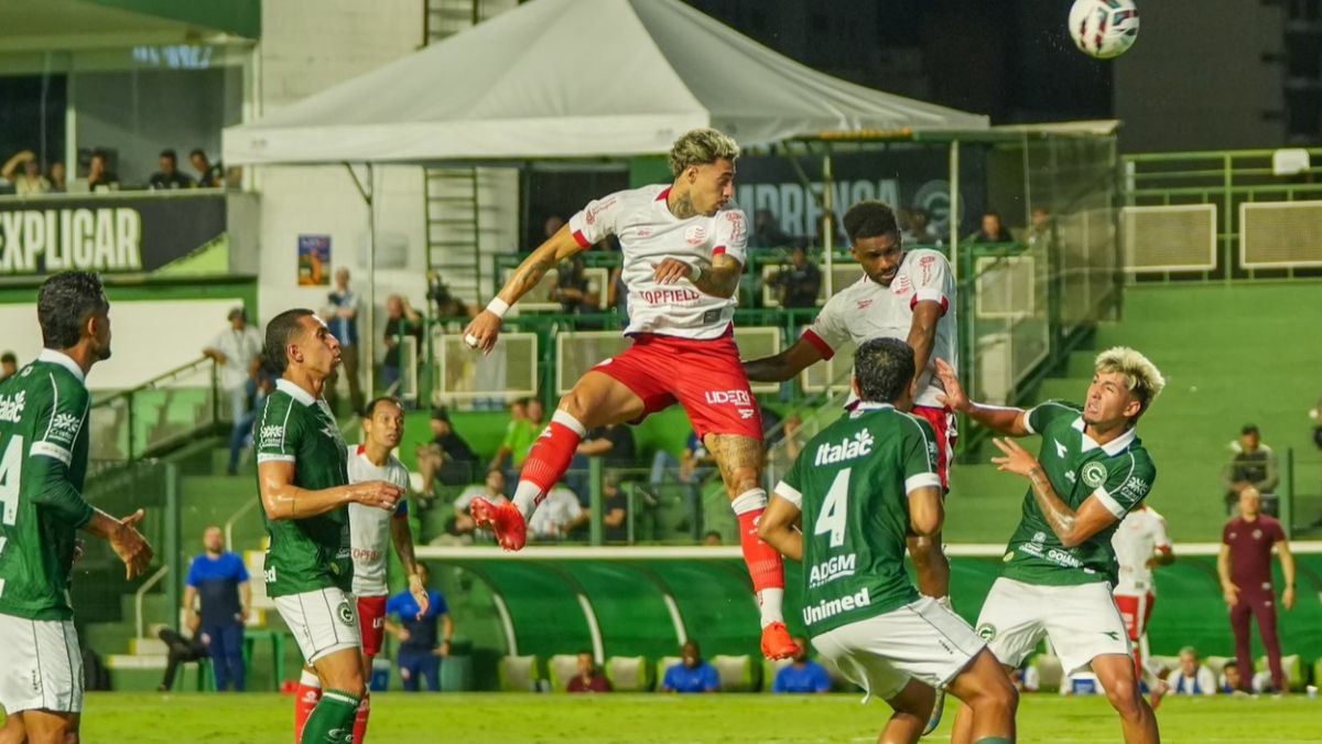 Goiás empata com o Náutico e perde chance de encostar no G6 da Série B