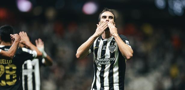 Com time misto, Atlético-MG vence o Coritiba e entra no G5 do Brasileirão