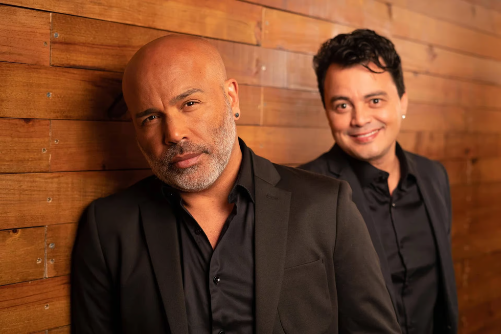 Renner chora ao cantar música de Rick na primeira gravação após a morte do sertanejo