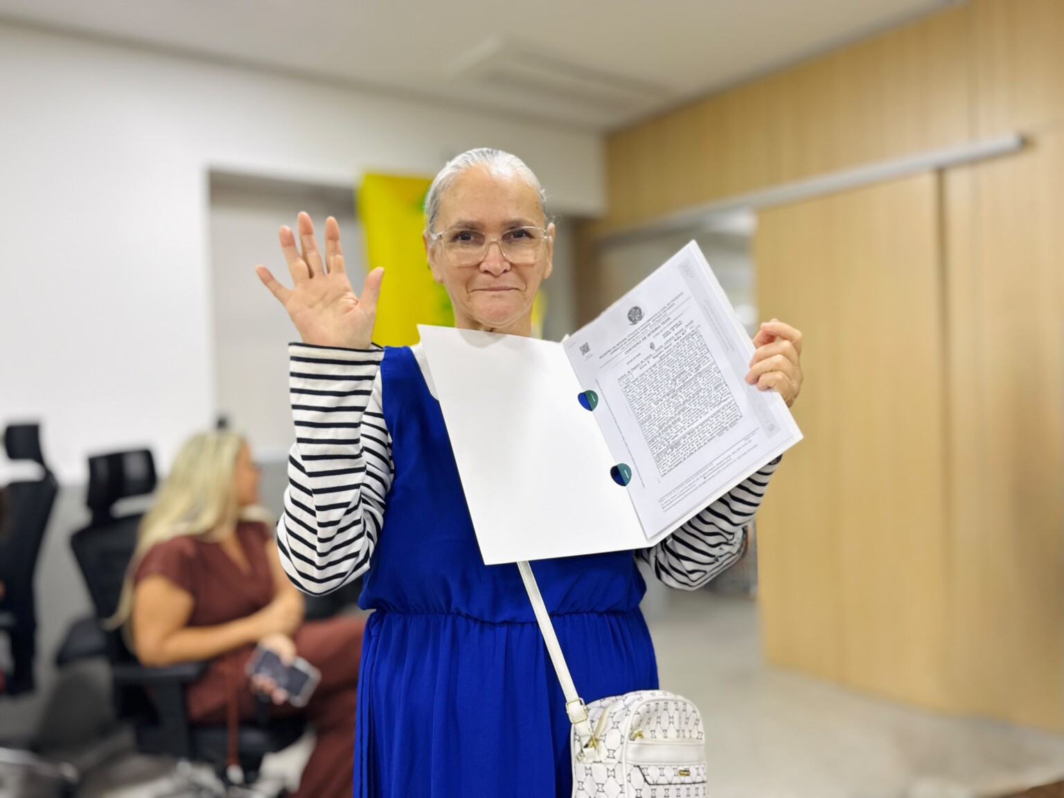 Prefeitura de Senador Canedo entrega escrituras a moradores