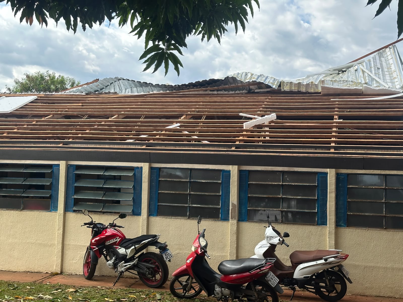 Chuva forte causa estragos em Senador Canedo