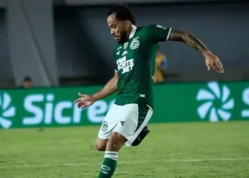 Goiás faz dois golaços e vence Operário-PR no primeiro tempo