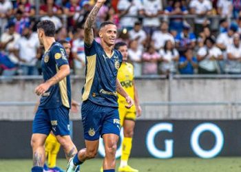 Reinaldo isola pênalti no fim, Bahia bate Mirassol e cola no G4