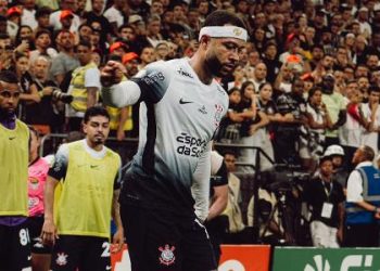 Memphis busca reação contra presa preferida após derreter no Corinthians