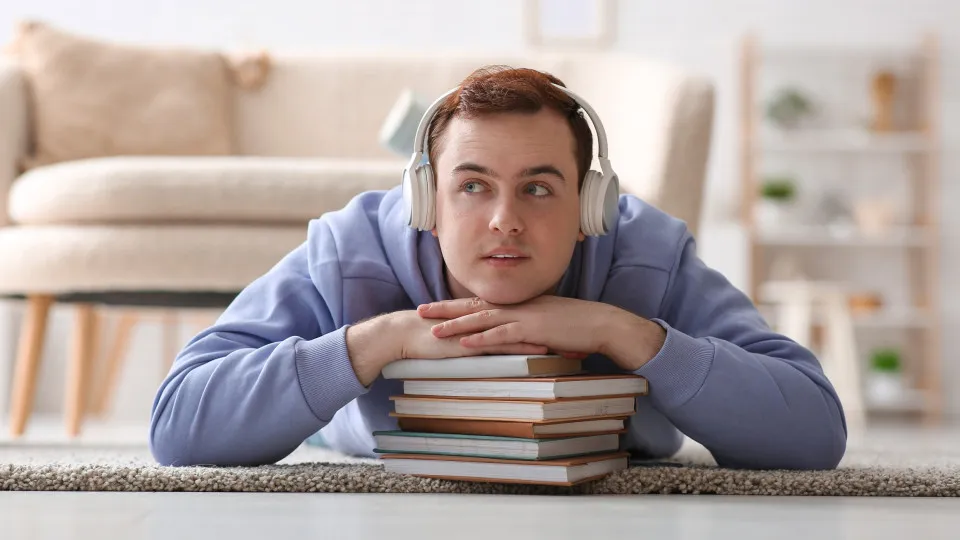 YouTube quer competir com Spotify e Audible com audiolivros na Premium