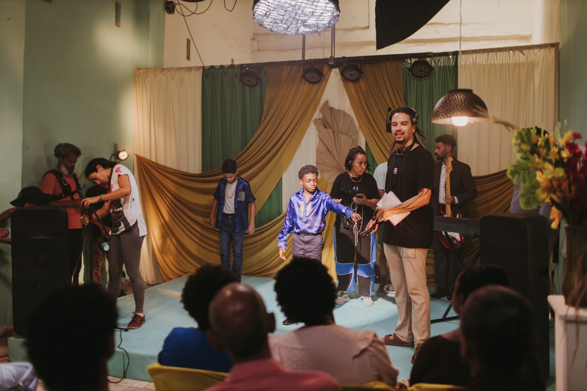 Filme une música e fé para contar saga de menino que sonha ser cantor