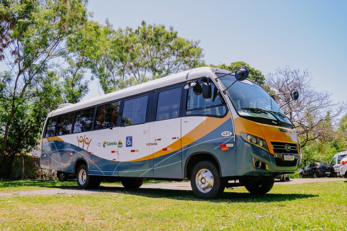 Senador Canedo (GO) recebe novo ônibus Volare para reforçar serviços de assistência social