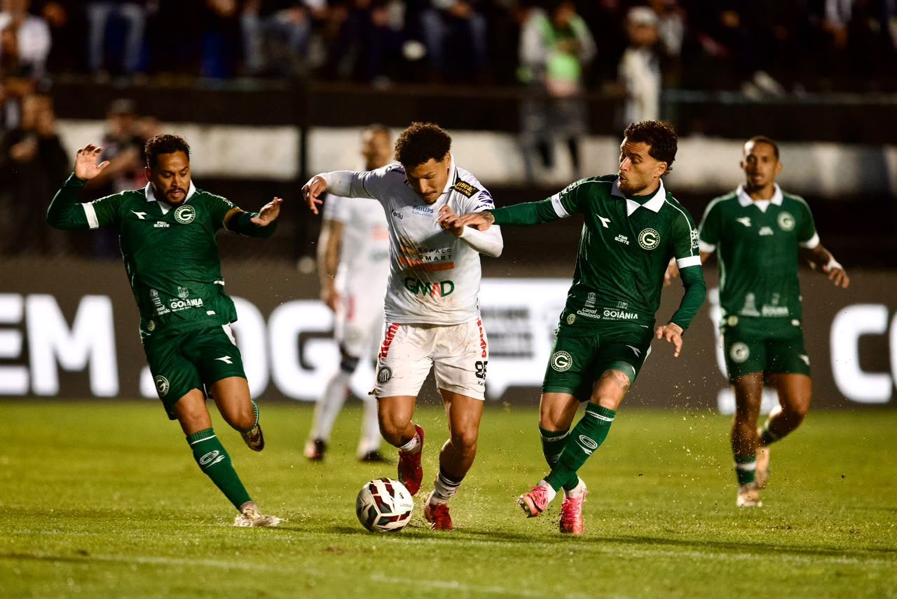 Goiás vence o Operário por 2 a 0 e fica a 5 pontos do G6 da Série B
