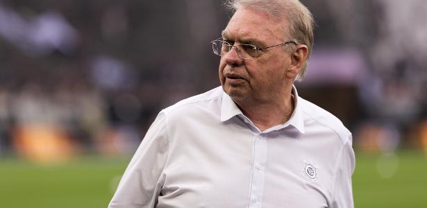 Stabile comenta reunião com a Caixa e nega problema com elenco
